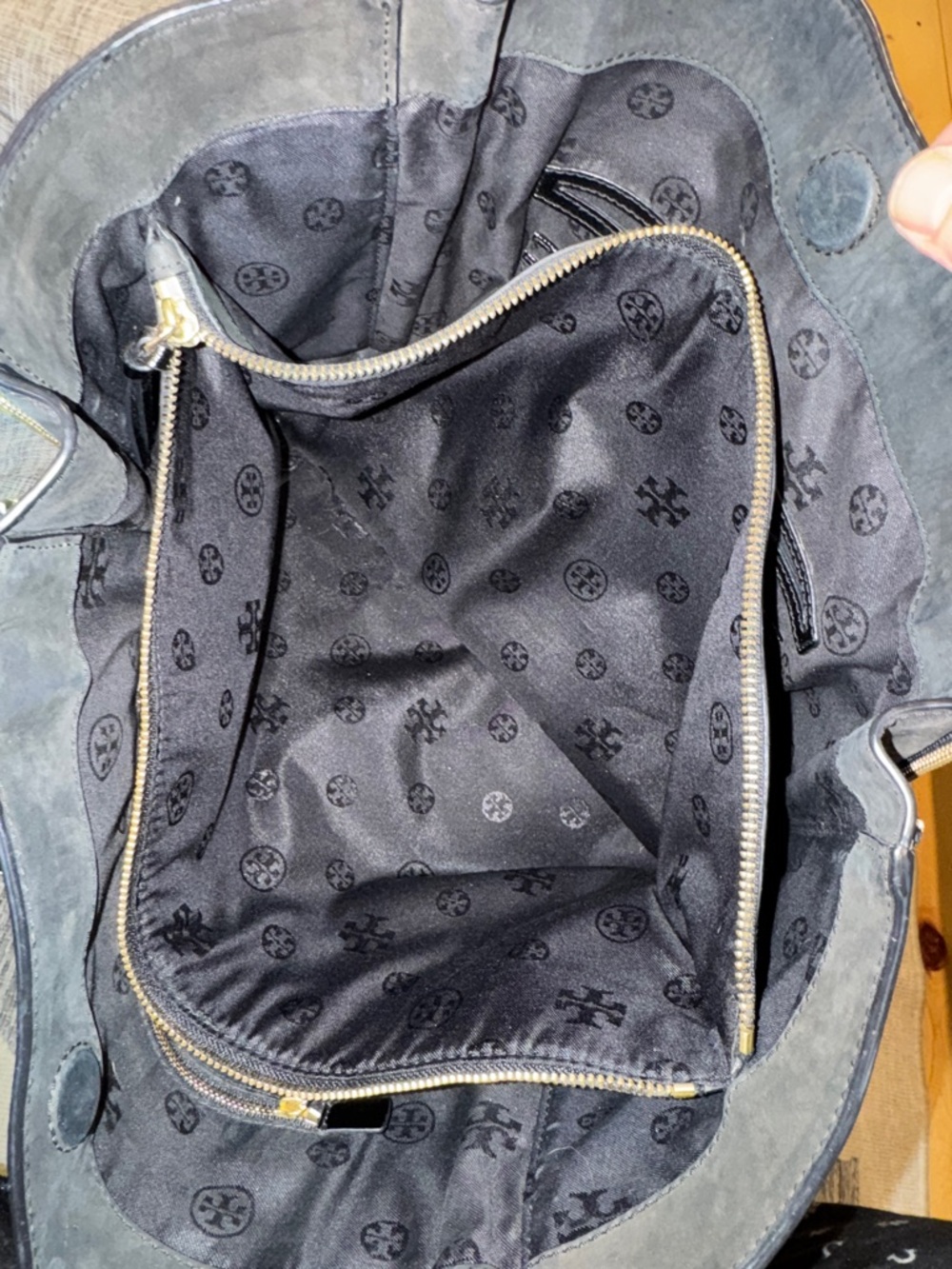 Tory Burch Ivy Side Zip Patent Leather Tote - Picture 11 of 17